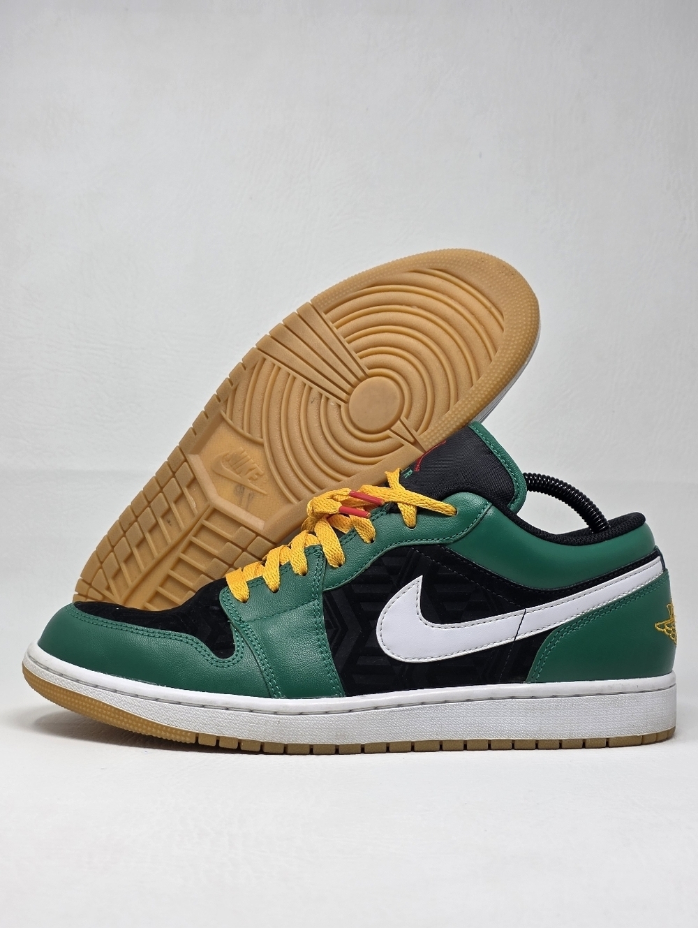 Nike Air Jordan 1 Low Holiday Special Men's Size 11 Athletic Shoes DQ8422-300